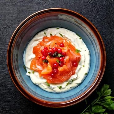 Sauce au fromage blanc pour saumon fumé. Générée avec l'IA d'adobe Firefly